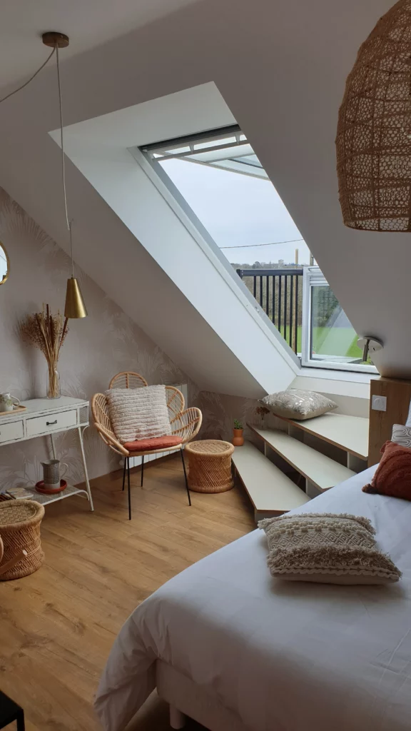 Chambre d’hôtes Palissandre à Sarzeau lumineuse avec velux balcon